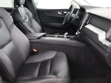 Volvo XC60 II Crossover T8 Twin Engine 407KM 2017 Volvo XC60 T8 Twin Engine, Salon Polska, zdjęcie 8