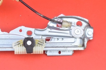 ОКНО ПРАВОЕ ЗАДНЕЕ RENAULT MEGANE IV HB 17R