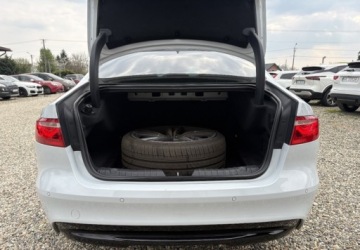 Jaguar XF II Sedan 2.0 i4D 163KM 2017 Jaguar XF Samochod z gwarancja 2.0 Diesel 163KM, zdjęcie 5