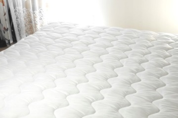 СТЕГАНЫЙ ЗАЩИТНЫЙ МАТРАС НАД ТОППЕРОМ 180x200