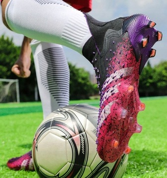 Футбольная обувь для профессиональных матчей.