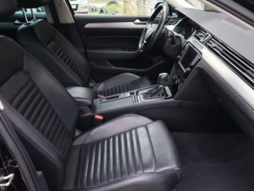 Volkswagen Passat B8 Variant 2.0 TSI BlueMotion Technology 280KM 2017 VW Passat 2.0 TSI, Salon Polska, Serwis ASO, 4X4, zdjęcie 8