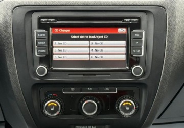 Volkswagen Jetta VI Sedan 1.2 TSI 105KM 2013 Volkswagen Jetta Salon Polska. Serwis ASO Czujniki 1.2 Benzyna 105KM, zdjęcie 7