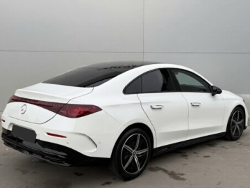 Mercedes CLA C118/X118 2025 MERCEDES-BENZ CLA 180 AMG line Sedan 1.5 (136KM) 2025, zdjęcie 3