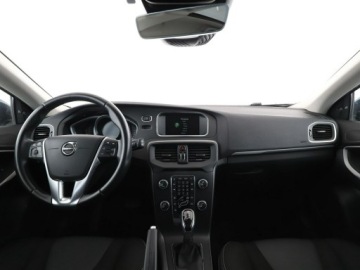 Volvo V40 II Hatchback Facelifting 2.0 D2 120KM 2016 Volvo V40 2.0d Automat Momentum Nawigacja Tempomat, zdjęcie 14