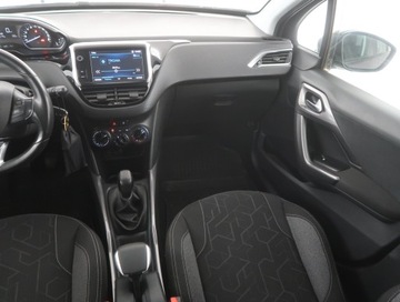 Peugeot 2008 I SUV Facelifting 1.2 PureTech 82KM 2017 Peugeot 2008 1.2 PureTech, Salon Polska, zdjęcie 7