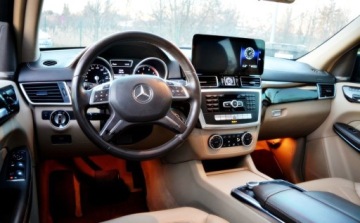 Mercedes Klasa GL X166 Off-roader GL 500 435KM 2014 Mercedes-Benz GL 7 osobowy, Maly przebieg, 4.7 Benzyna 435KM, zdjęcie 4