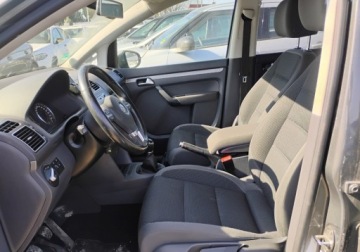 Volkswagen Touran II 1.6 TDI 105KM 2012 Volkswagen Touran 2012r, 1.6 TDI. Lekko przetarte boki. Jezdzi. 1.6 Diesel, zdjęcie 7