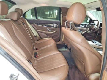 Mercedes Klasa E W213 2019 Mercedes-Benz Klasa E MERCEDES-BENZ E 300 4MATIC 2.0 Benzyna 244KM, zdjęcie 8