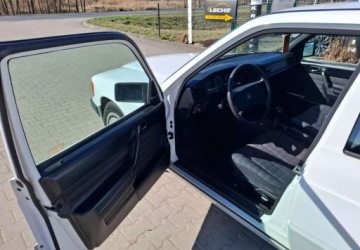 Mercedes 190 2.0 102KM 1989 Mercedes-Benz W201 (190) Mercedes-Benz W201 (190) 2.0 Benzyna 102KM, zdjęcie 8