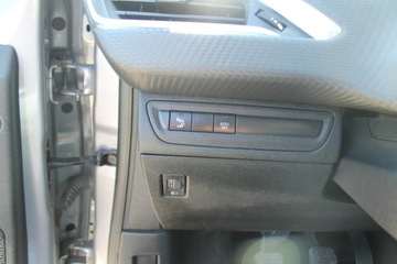 Peugeot 2008 I SUV Facelifting 1.2 PureTech 110KM 2018 Peugeot 2008 ROK 2018 POJ 1199 110 KM, zdjęcie 17