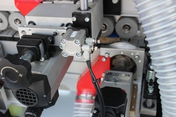 Кромкооблицовочный станок, предварительное фрезерование, обрезка углов, 2 скребка, полировальная машина LOGICA 7