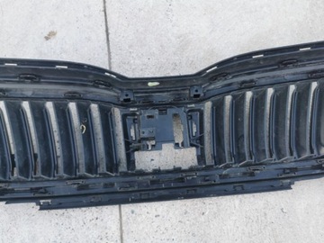 Решетка радиатора Skoda Octavia IV 5E3853655