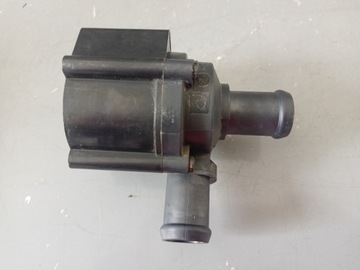 AUDI A4 B8 8K A5 8T A6 C7 4G Q3 8U PŘÍDAVNÁ PUMPIČKA VODY 06H121601M