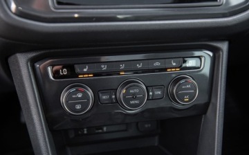 Volkswagen Tiguan II SUV 2.0 TDI BlueMotion Technology 240KM 2017 Volkswagen Tiguan 2.0BITdI 270KM R-line Fulll 4x4 Virtual Pano Camera Sko, zdjęcie 26