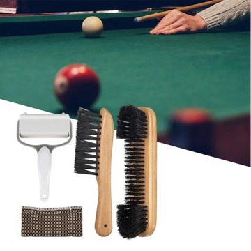 Прочный набор щеток для бильярдного стола.