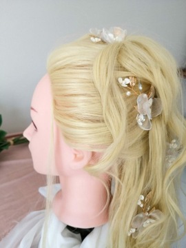 Декоративная булавка в виде цветка