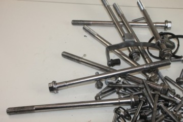 TRIUMPH SCRAMBLER 1200 XE КОМПЛЕКТ БОЛТОВ ДВИГАТЕЛЯ