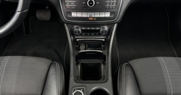 Mercedes GLA I Off-Roader Facelifting 1.6 200 156KM 2019 Mercedes-Benz GLA Salon PL Od Dealera Czujniki Tempomat CarPlay Android FV, zdjęcie 17