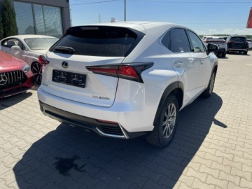 Lexus NX I SUV Facelifting 300h 197KM 2018 Lexus NX 300H Hybryda Automat 197KM