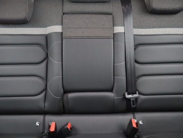 Citroen C4 III SUV 1.2 PureTech 130KM 2021 Citroen C4 1.2 PureTech, Salon Polska, zdjęcie 9