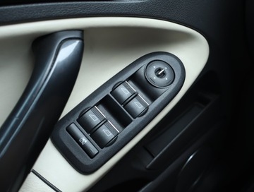 Ford Kuga I 2.0 Duratorq TDCi 140KM 2010 Ford Kuga 2.0 TDCi, 4X4, Skóra, Navi, Xenon, zdjęcie 12