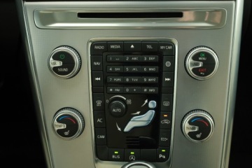 Volvo XC60 I SUV Facelifting 2.0 D4 DRIVE-E 190KM 2016 Volvo XC60 D4, Salon Polska, 187 KM, Automat, zdjęcie 9