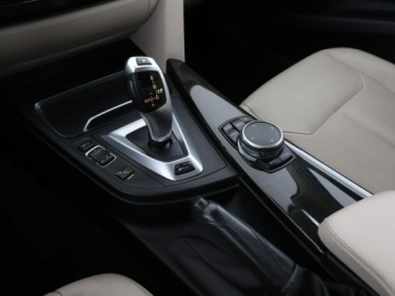 BMW Seria 3 F30-F31-F34 Limuzyna Facelifting 2.0 330e 252KM 2016 BMW 330 phev led automat pdc navi skóra luxury, zdjęcie 27