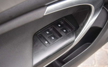 Opel Insignia I Sedan 1.6 Twinport ECOTEC 115KM 2010 Opel Insignia 1.6 BGas Klima 2 KPL Opon Stan bardzo dobry 1.6 115KM, zdjęcie 13