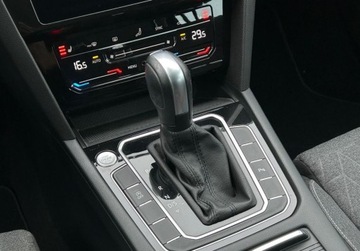 Volkswagen Passat B8 Variant Facelifting 1.5 TSI EVO 150KM 2023 Volkswagen Passat Variant Business Pakiety, ACC, Podgrzewane fotele, ergo, zdjęcie 22