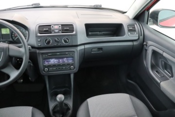 Skoda Fabia II Hatchback Facelifting 1.2 HTP 60KM 2011 Skoda Fabia 1.2, Klima, zdjęcie 7