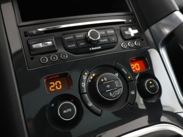 Peugeot 3008 I Crossover Facelifting 1.2 PureTech 130KM 2015 Peugeot 3008 1.2 Benzyna Allure Panorama Navi, zdjęcie 26