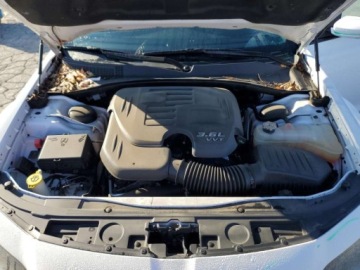 Chrysler 300C II 2022 Chrysler 300 Touring L 2022 3.6L 3.6 Benzyna 292KM, zdjęcie 6