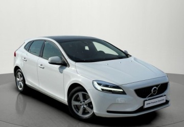 Volvo V40 II Hatchback Facelifting 2.0 T4 190KM 2018 Volvo V40 V40 190 KM Momentum Led Panorama Kamera Navi Tempomat Salon Pols, zdjęcie 2