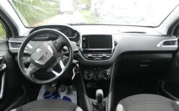 Peugeot 208 I Hatchback 3d 1.6 e-HDI 92KM 2015 Peugeot 208 1.6 Diesel 92KM, zdjęcie 10