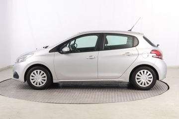 Peugeot 208 I Hatchback 5d Facelifting 1.2 PureTech 82KM 2017 Peugeot 208 1.2 PureTech, Salon Polska, zdjęcie 2