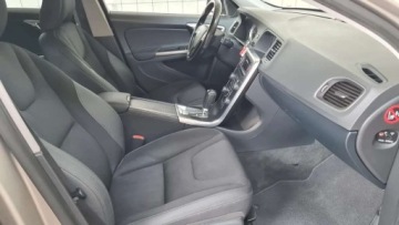 Volvo V60 I Kombi 2.4 D5 215KM 2011 Volvo V60 2,4 D5 215KM AWD 267tys.km, automat, navi, tempomat, sewisowany, zdjęcie 16
