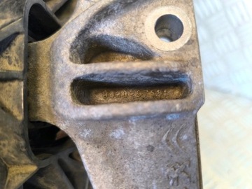 CITROEN BERLINGO IV PEUGEOT PARTNER 1.5 B-HDI UCHYCENÍ ULOŽENÍ MOTORU