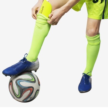 1 пара противоскользящих щитков для мини-футбола.