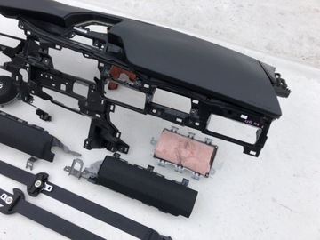 MAZDA 3 IV BP DESKA KOKPIT KONZOLA ULOŽENÍ PÁSY