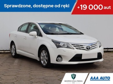 Toyota Avensis III Sedan Facelifting 2.0 D-4D 124KM 2014 Toyota Avensis 2.0 D-4D, Salon Polska, Serwis ASO