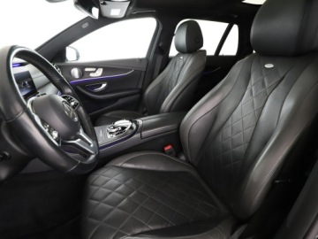 Mercedes Klasa E W213 Kombi 2.0 220d 194KM 2018 Mercedes E 220 FV-23% AMG-Line Automat Panorama, zdjęcie 12