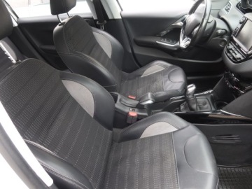 Peugeot 2008 I SUV 1.2 PureTech 110KM 2015 Peugeot 2008 1.2 PureTech, Salon Polska, zdjęcie 8