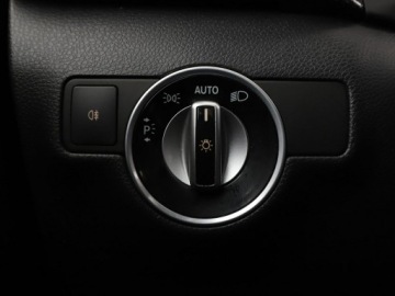 Mercedes Klasa B W246 Sports Tourer Facelifting 1.5 180 d 109KM 2016 Mercedes B 180 Automat full LED skóra/alcantara, zdjęcie 31