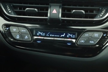 Toyota C-HR I Crossover Facelifting 2.0 Hybrid Dynamic Force 184KM 2022 Toyota C-HR 2.0 Hybrid, Salon Polska, zdjęcie 11