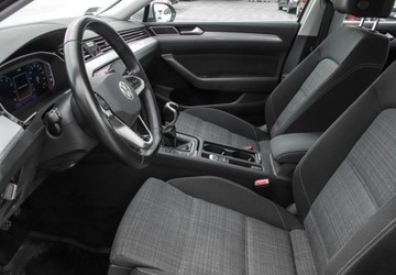 Volkswagen Passat B8 Variant Facelifting 1.5 TSI EVO 150KM 2022 Volkswagen Passat 1.5 TSI 150 KM Business Autoalarm Podgrzewane Fotele Cyf, zdjęcie 9