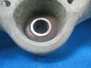 ПОЛКА ПЕРЕДНЯЯ НИЖНЯЯ РЫЧАГ PIAGGIO MP3 400