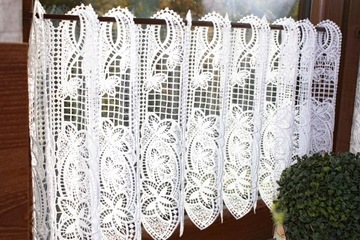 Белая кухонная штора Заздростка Гипюр, высота 40 см