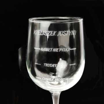 ПОДАРОК ​​НА ДЕНЬ МАТЕРИ НА БОКАЛЕ ВИНА С ГРАВИРОВКОЙ