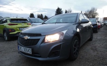 Chevrolet Cruze Sedan 1.8 16V DOHC 141KM 2013 Chevrolet Cruze 2013r, Salonowy, 1.8 BenzynaLPG. Lekko uszkodzony prawy ty, zdjęcie 1